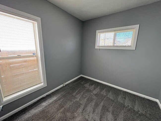 Building Photo - Near Eastside 3 Bedroom 2 Bath with Central air