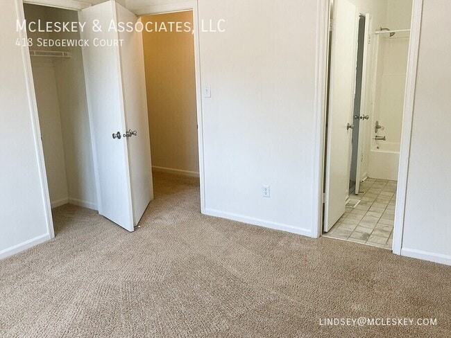 Building Photo - 418 Sedgewick Ct