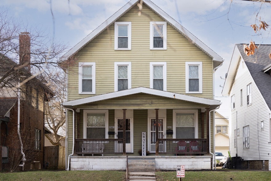 Primary Photo - 2661 Indianola Ave