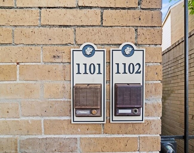 Building Photo - 2277 S Kirkwood Rd