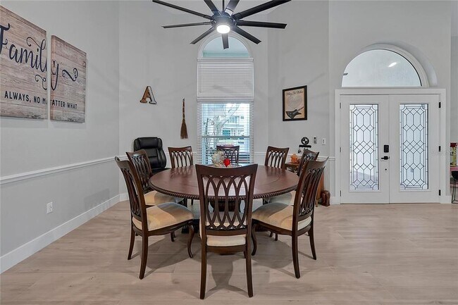 Building Photo - 7705 Apple Tree Cir