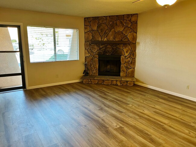 Building Photo - CONDO - VILLAGE OF OAK CREEK