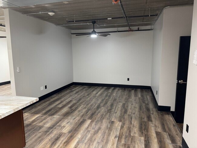 Building Photo - 217 S Badger Ave