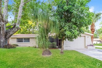 Building Photo - 6255 Maplewood Dr