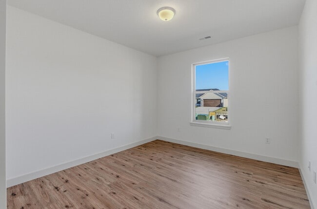 Building Photo - 3324 Naples Dr