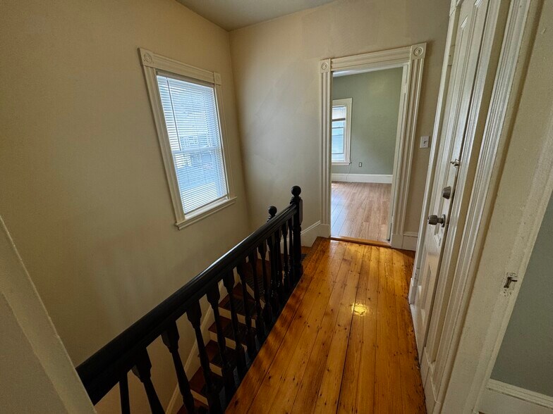 Building Photo - 374 Highland Ave