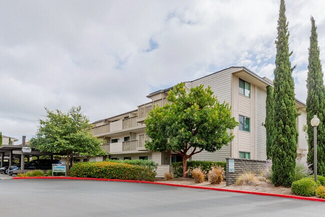 Building Photo - 644 Edgewater Blvd