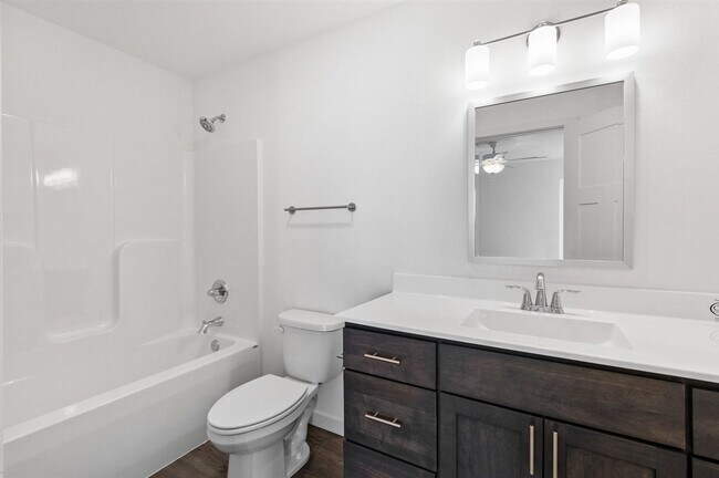 Building Photo - 624 Catherine Dr