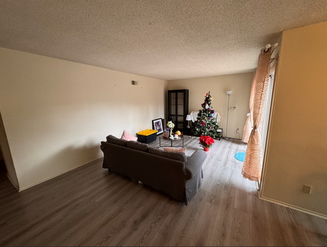 Building Photo - 8364 Summerdale Rd