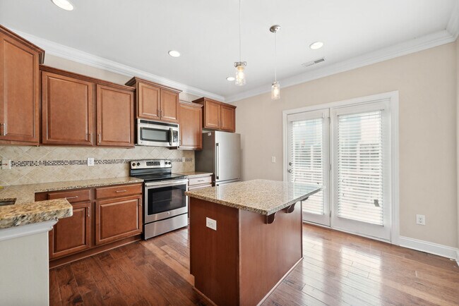 Building Photo - 1359 Town Home Dr