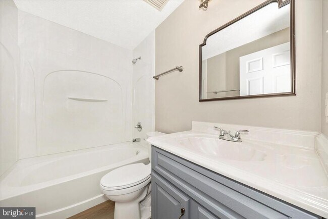 Building Photo - 103 Savannah Ct