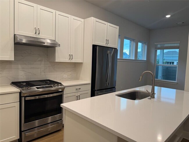Building Photo - 509 Three Feathers Ct