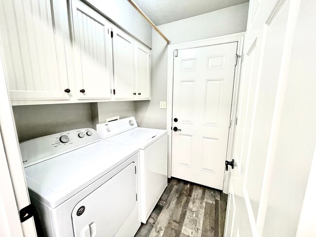 Building Photo - Quiet, Well-Maintained 2Bed/2.5Bath Home – Prime Fayetteville Location!