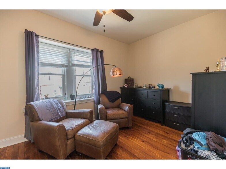 Building Photo - 385 Conarroe St
