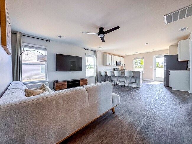 Building Photo - Upgraded 3 Bed, 2 Bath Pet-Friendly Home w...