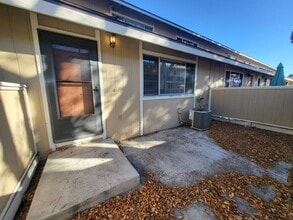 Building Photo - 401 Allouette Way