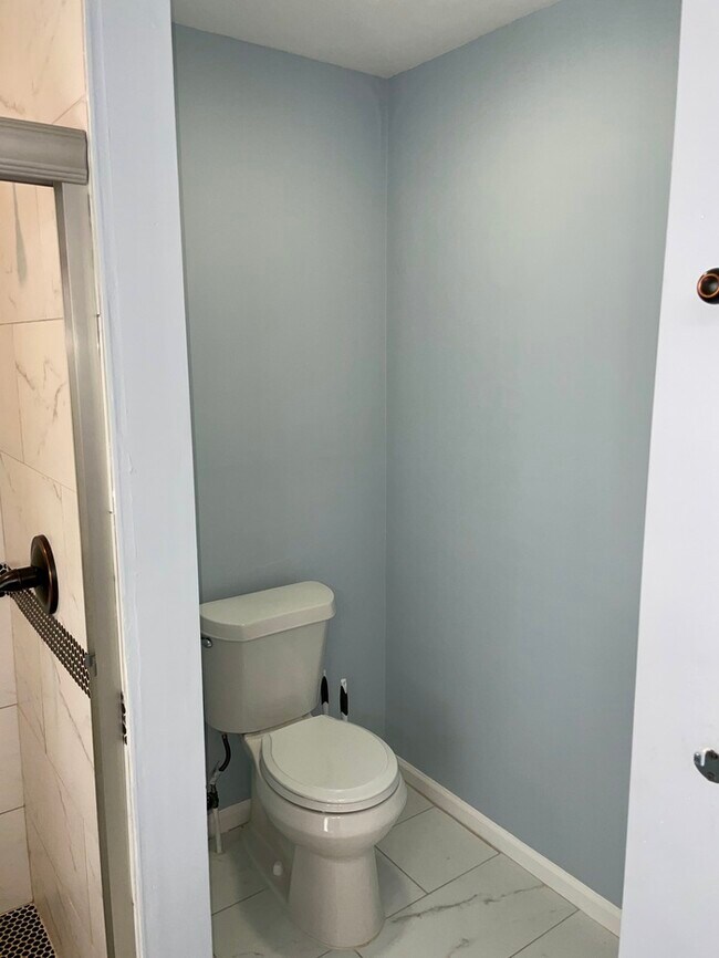 Building Photo - Bright and Modern 3 Beds 2.5 Baths Townhom...