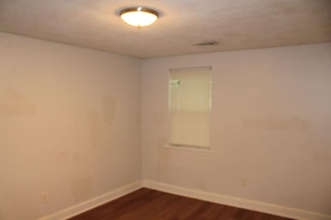 Building Photo - Midtown Rental 2 Bed 1 Bath