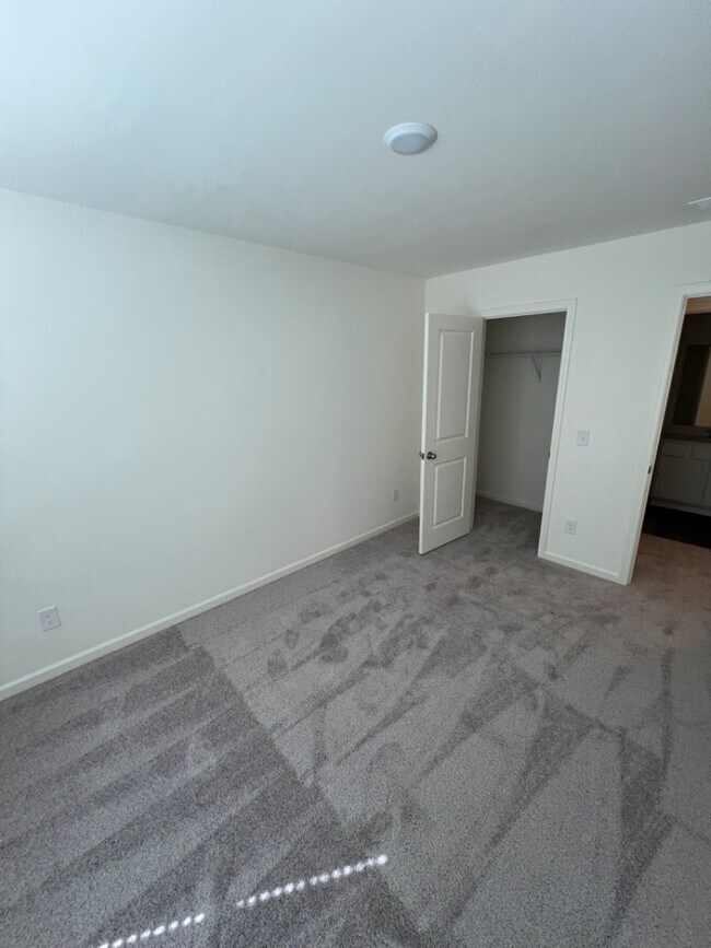 Building Photo - 604 Scarlett Maple St