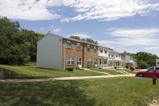 Building Photo - Crestwood of Elgin