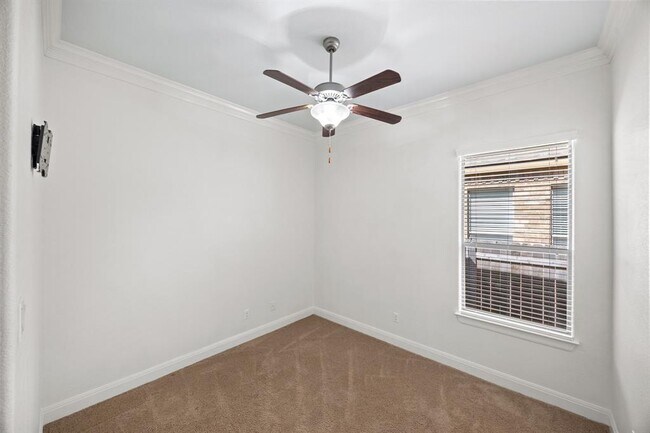 Building Photo - 4004 Gloucester Dr