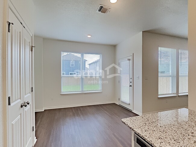 Building Photo - 2738 Meadowood Heights