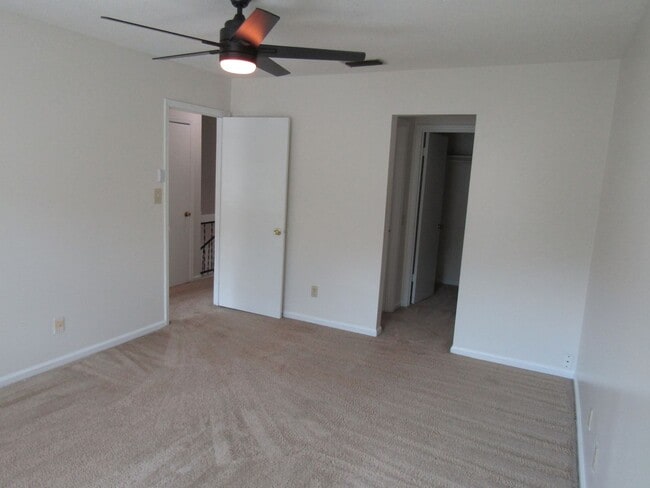 Building Photo - Charming 2 bed, 1.5 bath