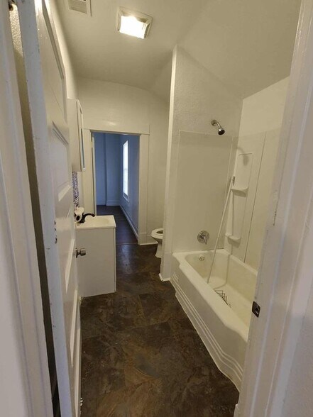 Building Photo - 2605 Birmingham Ave