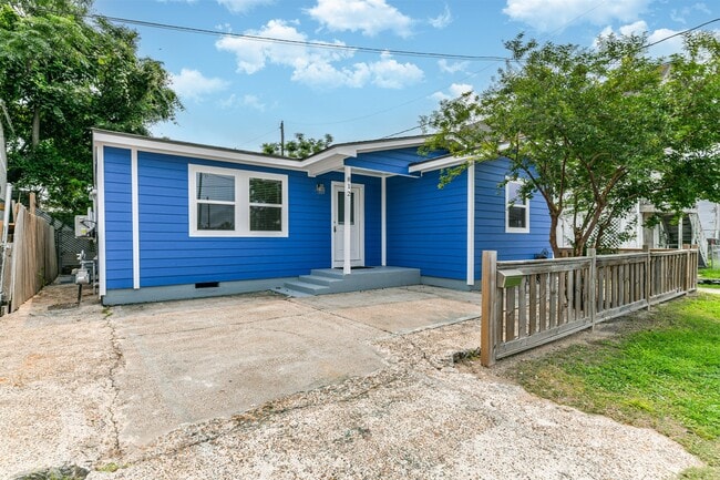 Primary Photo - 812-838 38th St