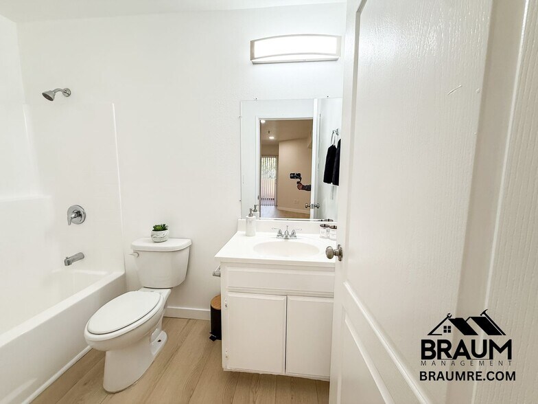 Building Photo - 7323 Winnetka Ave