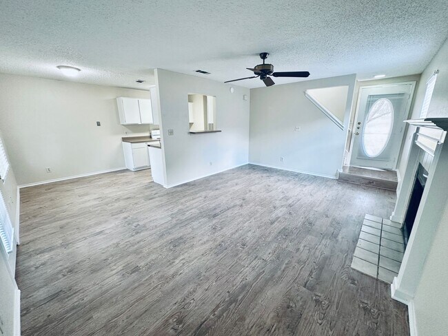 Building Photo - 379 Fantail Loop