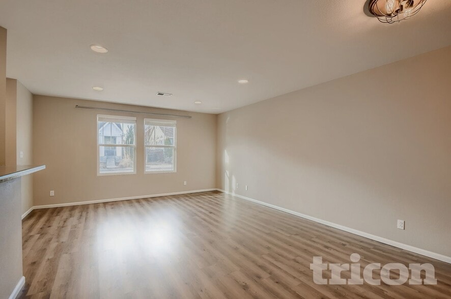 Building Photo - 2172 Willow Ct