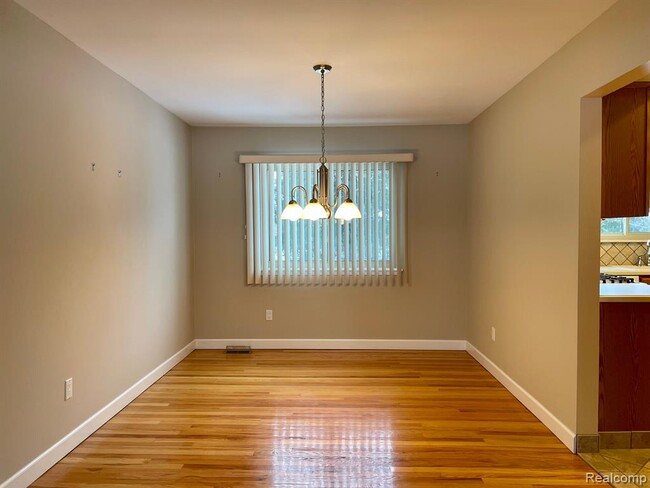 Building Photo - 4886 Hubbard