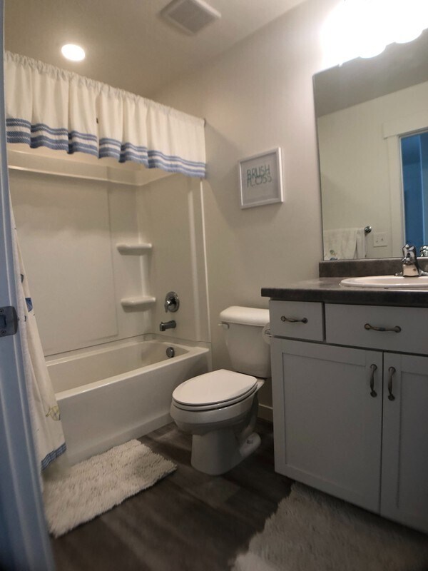 Building Photo - 4253 E Willow Oak Way