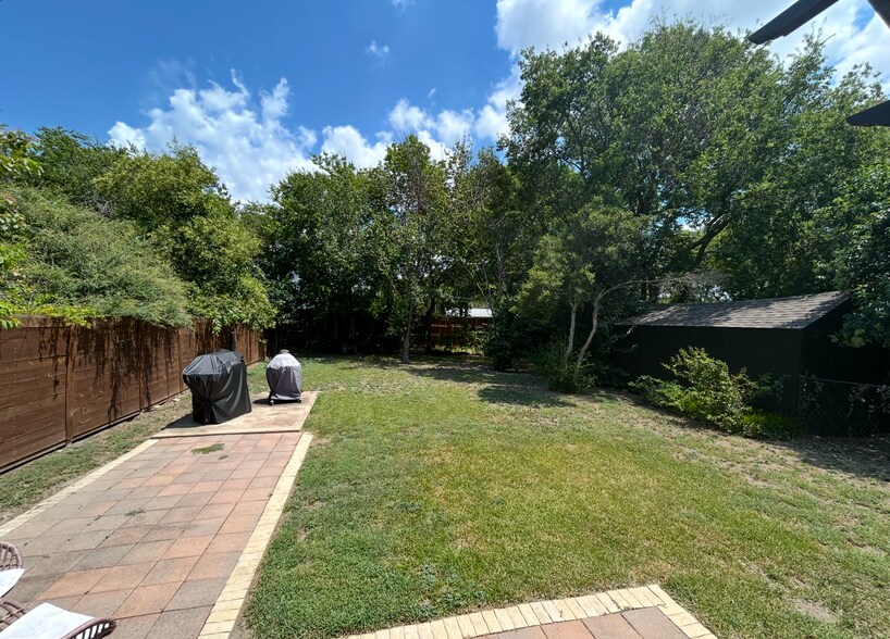 Building Photo - 1706 Lakeland Dr