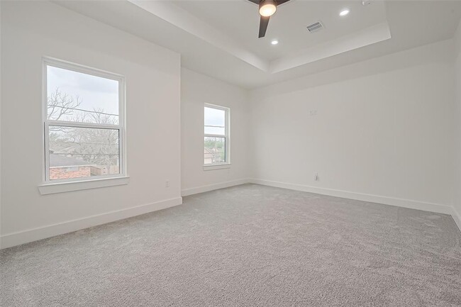 Building Photo - 7918 Parnell St