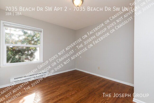 Building Photo - 7035 Beach Dr SW