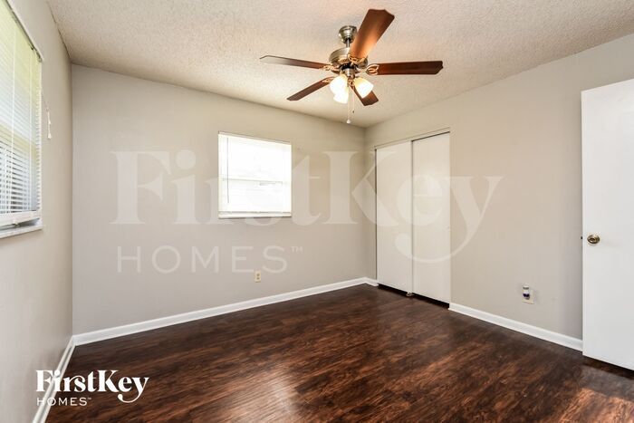 Building Photo - 18150 Adams Cir