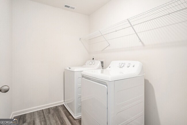 Building Photo - 7650 Saffron Ave