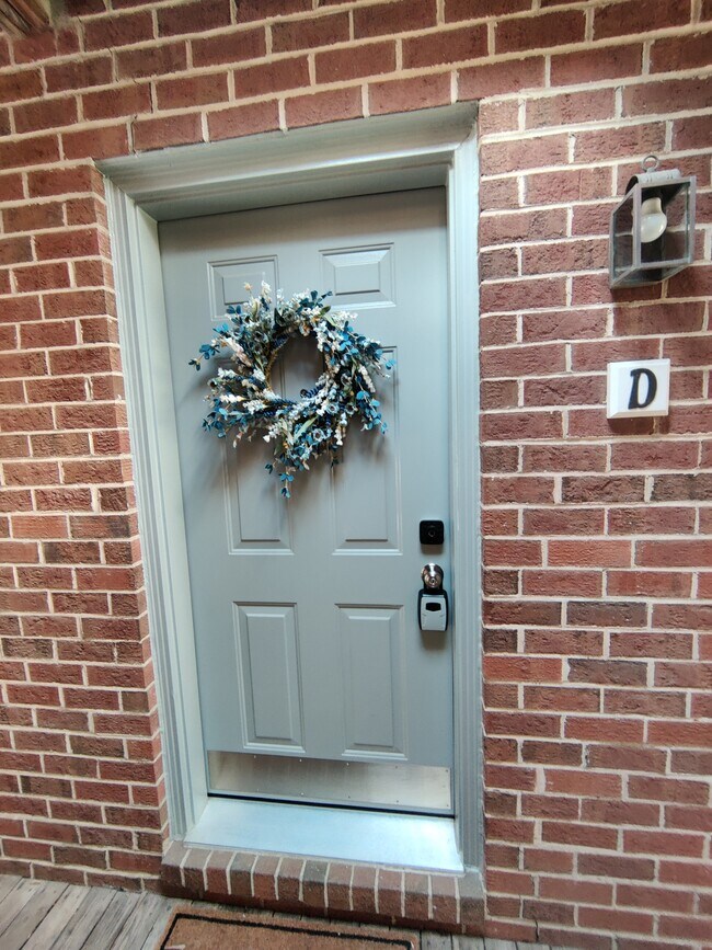 Building Photo - 3151D Covewood Ct