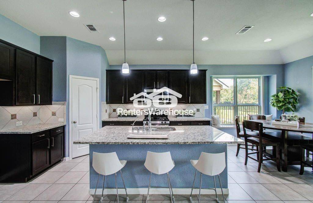 Building Photo - 17622 Quiet Shores Dr