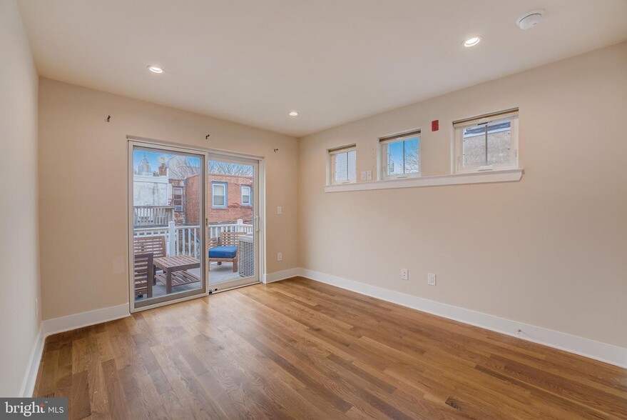 Building Photo - 1821 Carpenter St