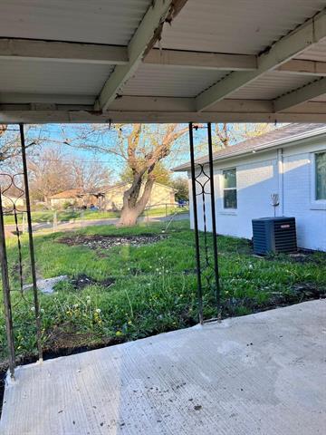 Building Photo - 4201 Fernwood Dr