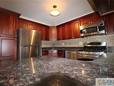 Building Photo - 13 Foxtail Ln