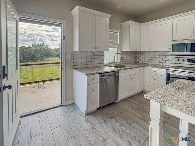 Building Photo - 2410 Golf Dr