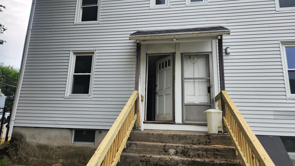 Building Photo - 34 Cottage St