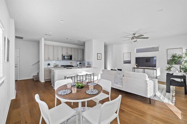 Building Photo - 6800 Menchaca Rd