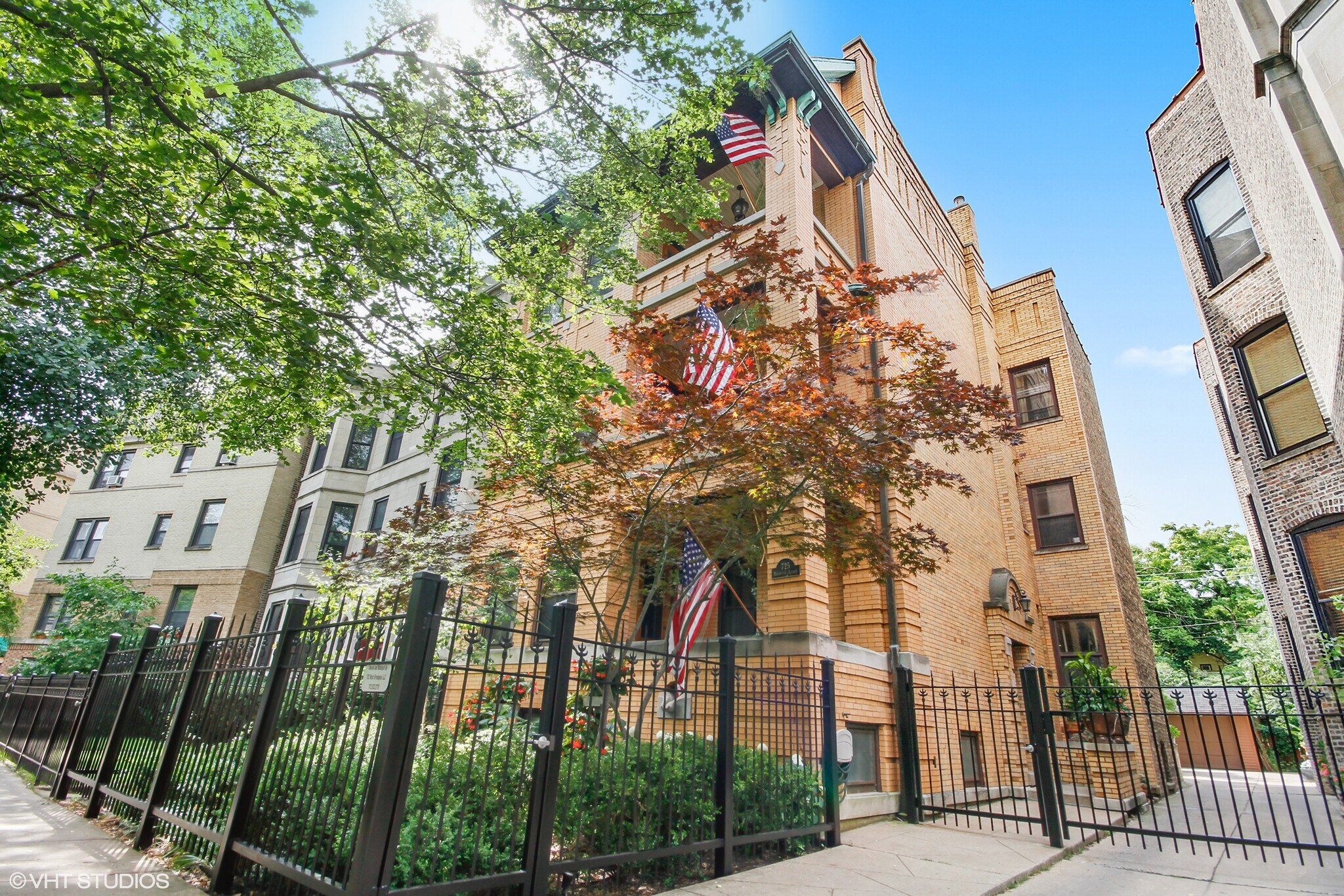 Brompton Apartments - 725 W Brompton Ave