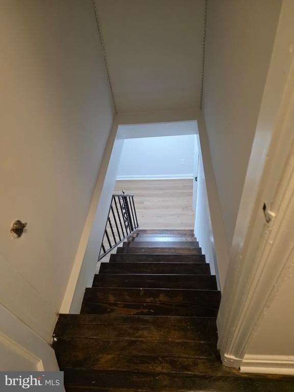 Building Photo - 5927 Leewood Ave