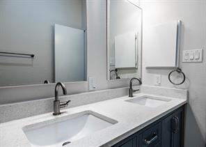 Building Photo - 10432 High Hollows Dr